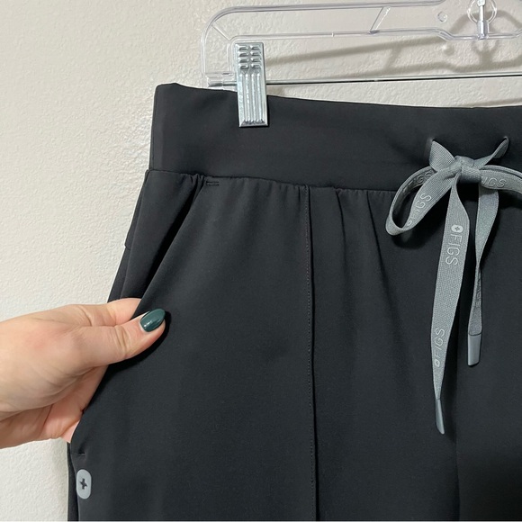 Figs Salina FORMx High Waisted Relaxed Wide Leg Scrub Pant Black Large Regular - Picture 8 of 13